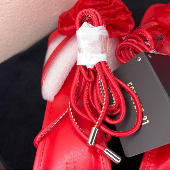 New Size 8 Forever 21 Red Open Toe Kitten Heels Bow On Toe Strappy Design - Picture 2 of 13